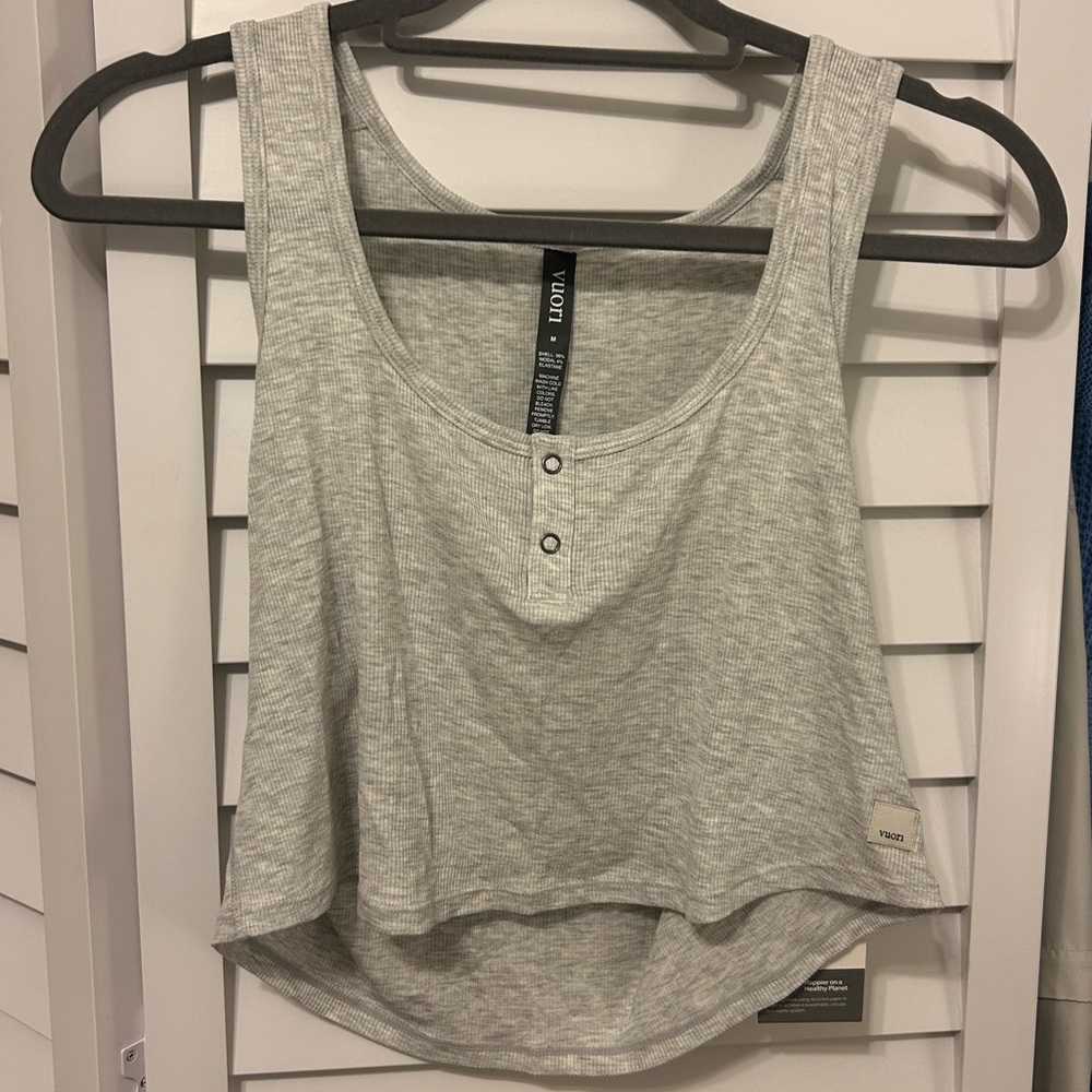 Vuori Women’s Cove Crop Tank Light Heather Grey